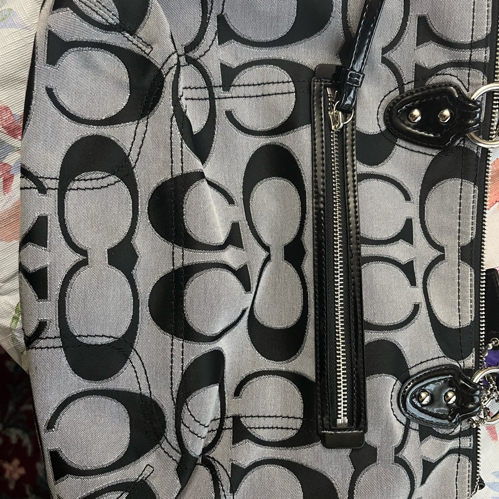 Like New Coach Black Signature Print Purple Interior Shoulder Bag - Picture 3 of 15